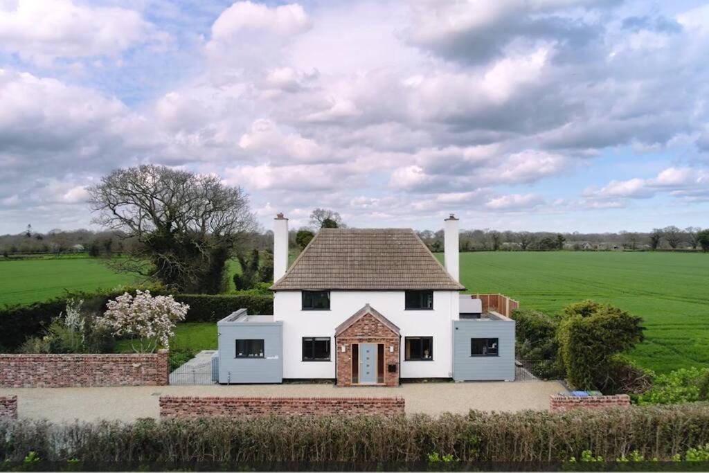 Covehithe House-Coastal Luxury- Sleeps 12-With Huge Swimspa! Wrentham Exteriör bild