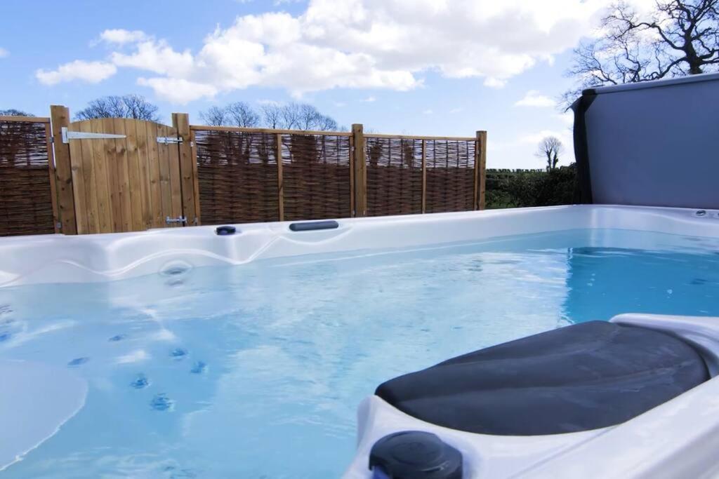 Covehithe House-Coastal Luxury- Sleeps 12-With Huge Swimspa! Wrentham Exteriör bild