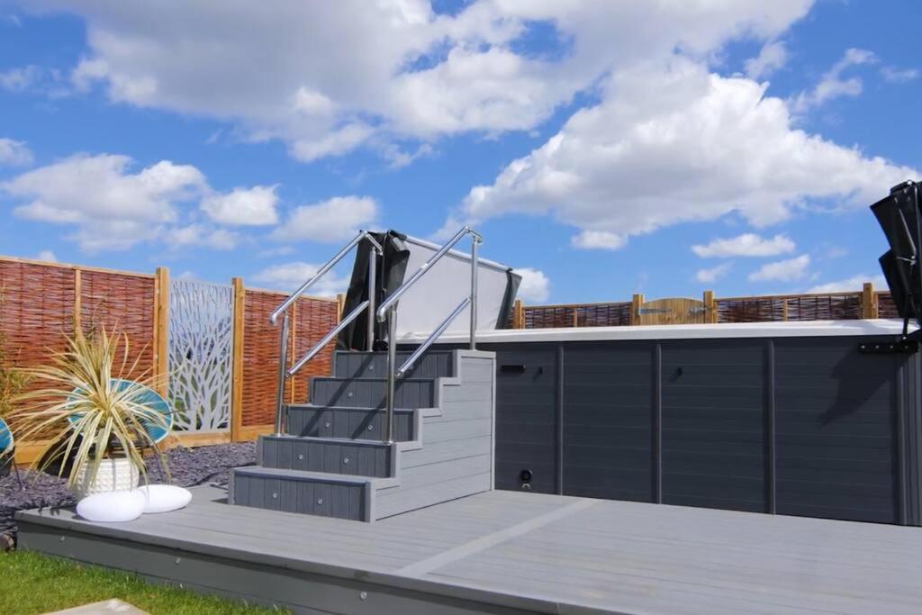 Covehithe House-Coastal Luxury- Sleeps 12-With Huge Swimspa! Wrentham Exteriör bild