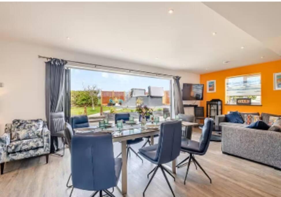 Covehithe House-Coastal Luxury- Sleeps 12-With Huge Swimspa! Wrentham Exteriör bild